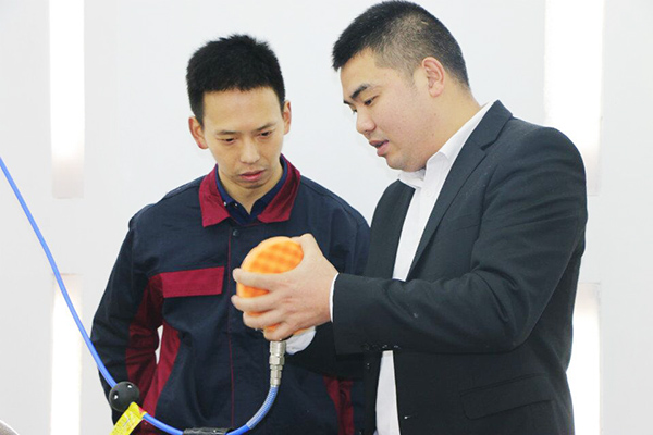 四川万通导师指导创业学子开店