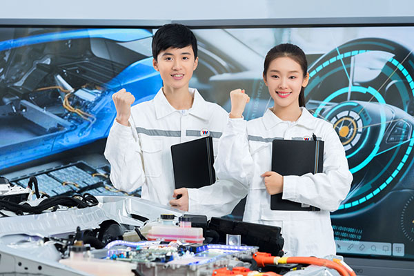 待业青年学汽车技术成功逆袭