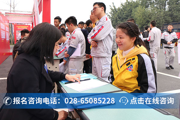 往期招聘会精彩回顾 女性汽车人才受企业青睐