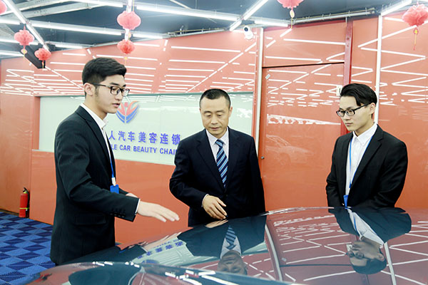 周主任悉心了解学生工作