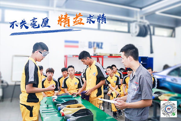 万通学子正在进行阶段性考核