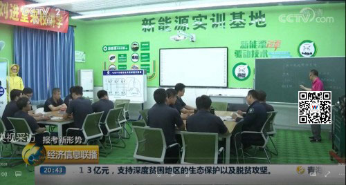 万通学子正在上实训课