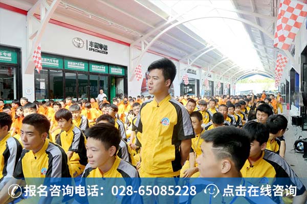 万通学子积极向杨山巍提问