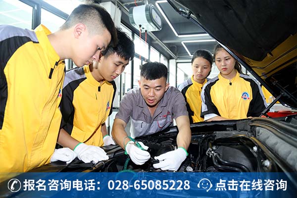 赵老师正在给万通学子上实训课 (2)