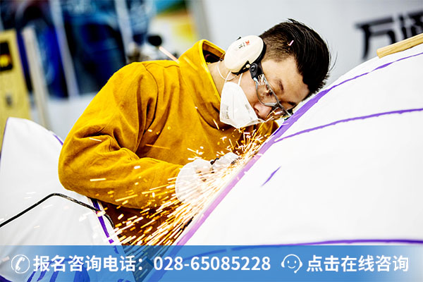 万通学子上美容课