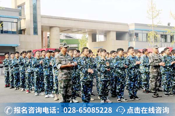 万通2019级新生军训开营现场 