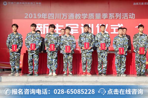 本次获得军训奖章的学子合影