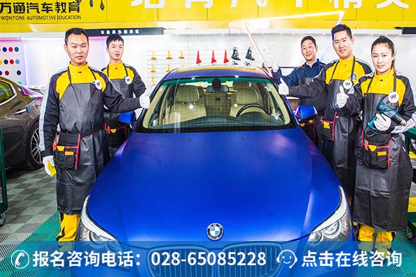 万通学子正在上汽车改装实训课 (2)