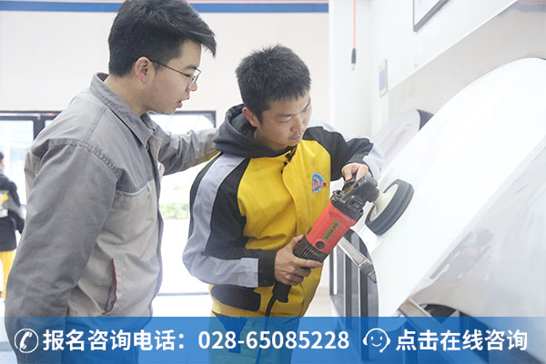 白红正在上实训课