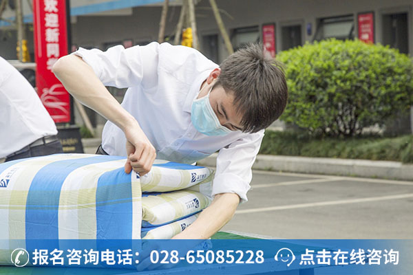老师们正在参加叠军被比赛 