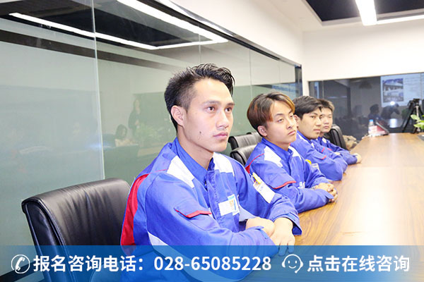 万通导师指导就业学子沙吉子到技能提升